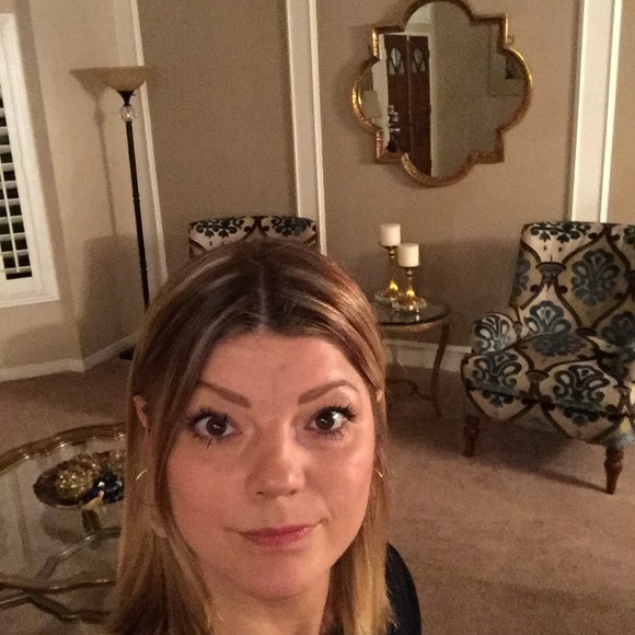 Meet your Posher, Andrea - Picture 1 of 1